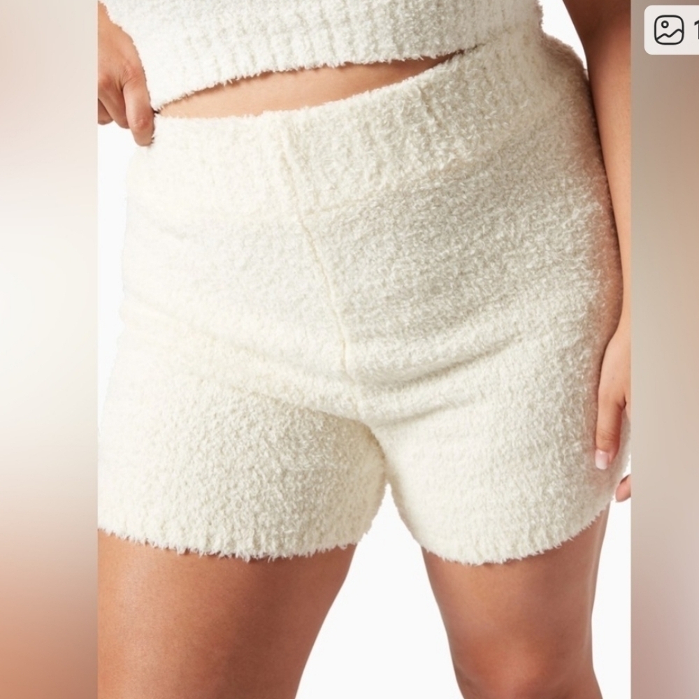 Skims Cozy Boucle Knitted Shorts fuzzy soft cream size 2X 3X